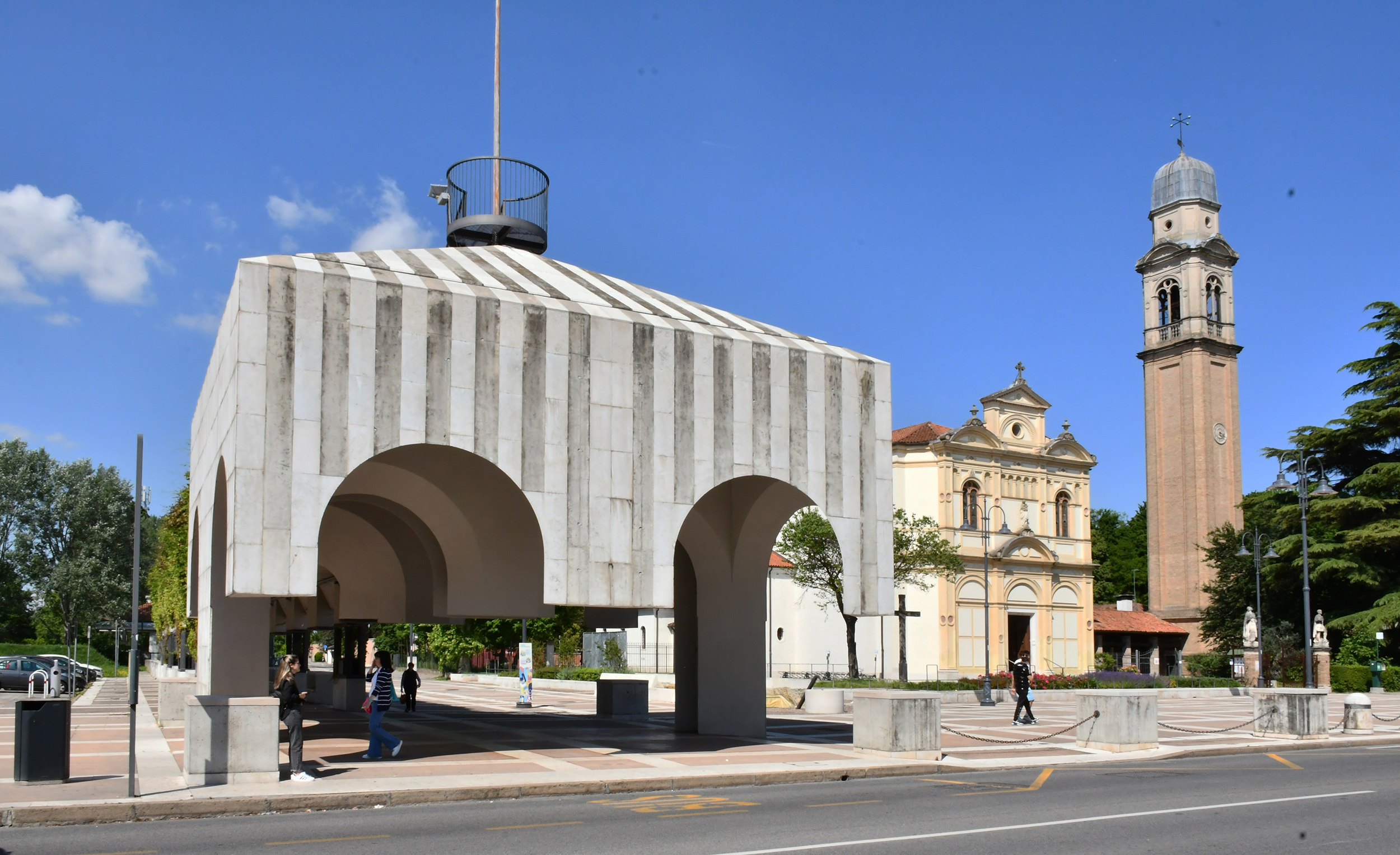Piazza San Giorgio e Chiesa